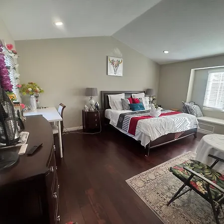 King Bed Big Room Chino Hills Exterior photo