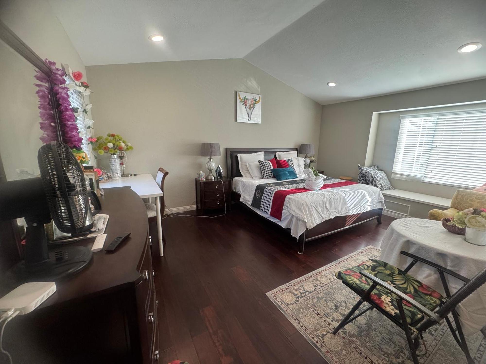 King Bed Big Homestay Chino Hills